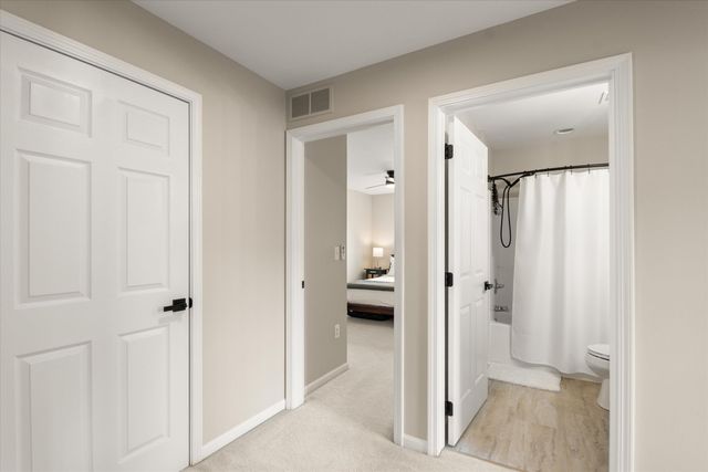 709 Fieldstone Circle W, Chelsea, MI 48118