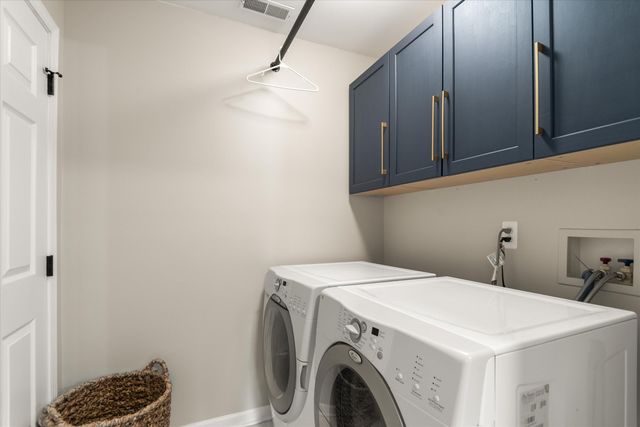 709 Fieldstone Circle W, Chelsea, MI 48118