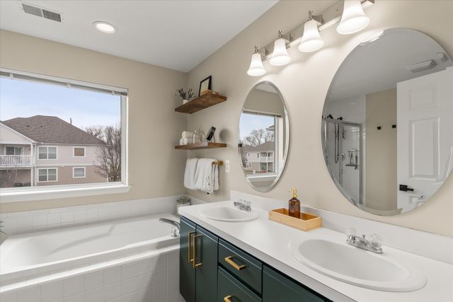 709 Fieldstone Circle W, Chelsea, MI 48118