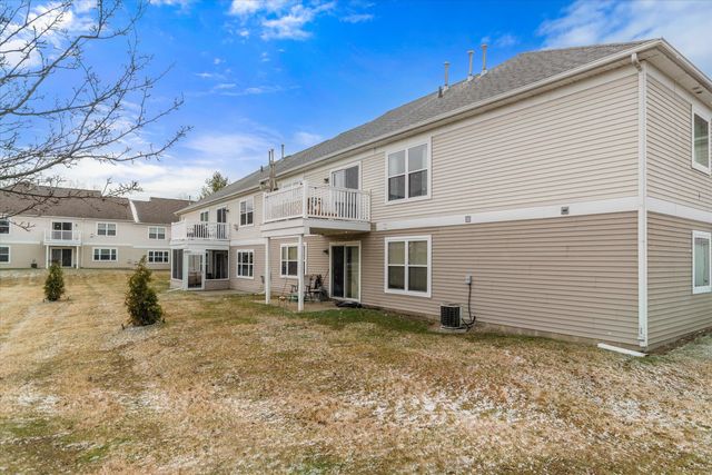 709 Fieldstone Circle W, Chelsea, MI 48118