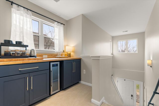 709 Fieldstone Circle W, Chelsea, MI 48118