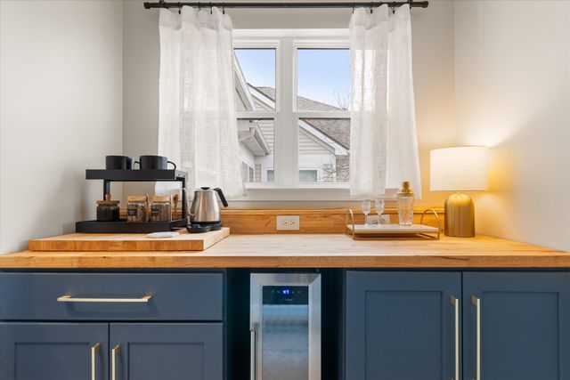 709 Fieldstone Circle W, Chelsea, MI 48118