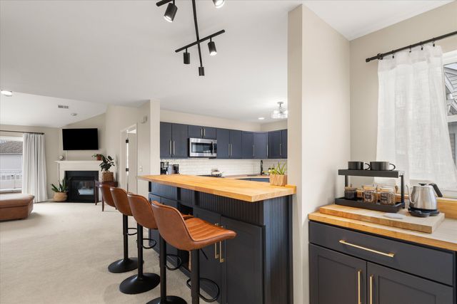 709 Fieldstone Circle W, Chelsea, MI 48118