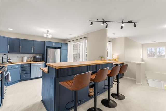 709 Fieldstone Circle W, Chelsea, MI 48118