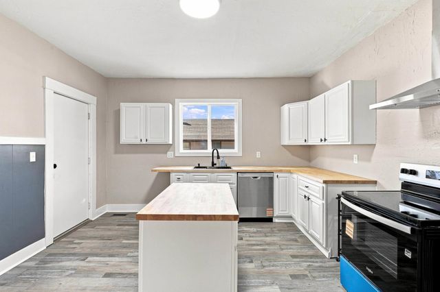 2427 N Standard St, Spokane, WA 99207