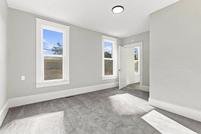 2427 N Standard St, Spokane, WA 99207