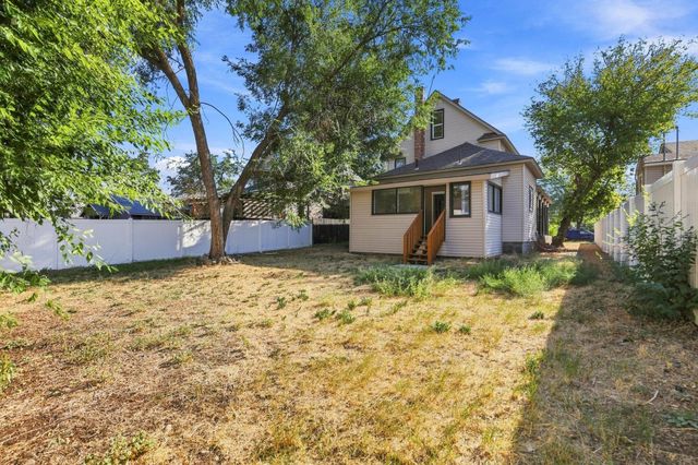 2427 N Standard St, Spokane, WA 99207