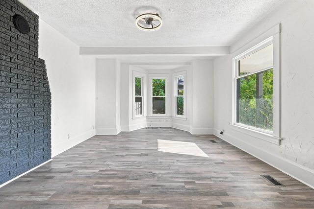 2427 N Standard St, Spokane, WA 99207