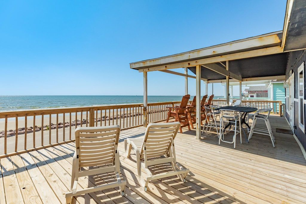 210 Beach Drive, Surfside Beach, TX 77541