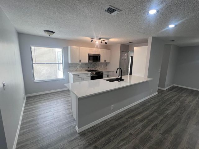 5975 Forest Grove Drive 2, Boynton Beach, FL 33437