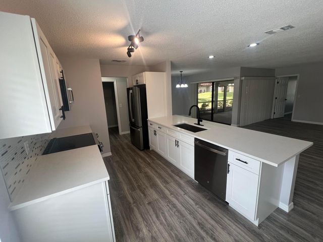 5975 Forest Grove Drive 2, Boynton Beach, FL 33437