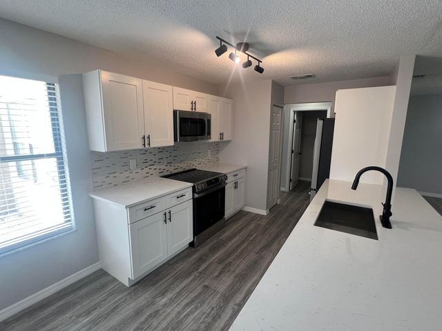 5975 Forest Grove Drive 2, Boynton Beach, FL 33437