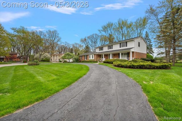 4821 School Bell Lane, Bloomfield Hills, MI 48301