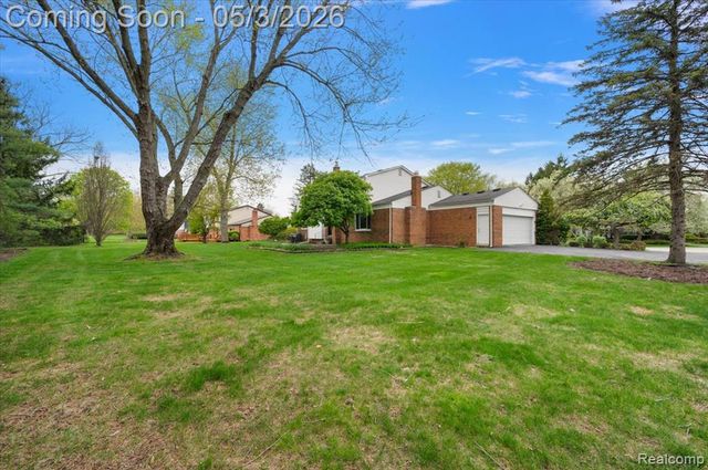 4821 School Bell Lane, Bloomfield Hills, MI 48301