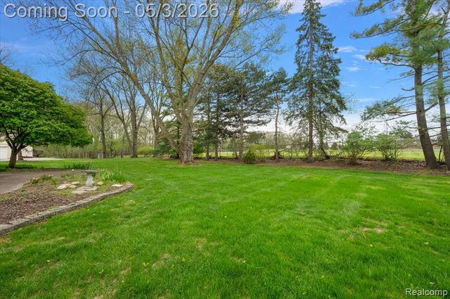 4821 School Bell Lane, Bloomfield Hills, MI 48301