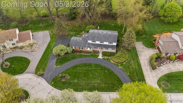 4821 School Bell Lane, Bloomfield Hills, MI 48301