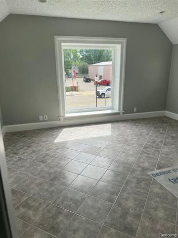 214 S Main Street, Almont, MI 48003