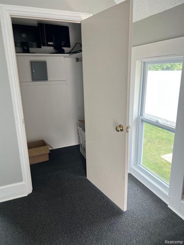 214 S Main Street, Almont, MI 48003