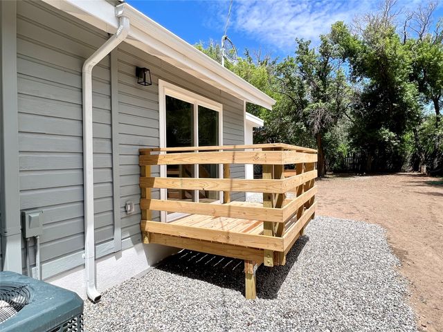 813 Sandy Lane, Espanola, NM 87532