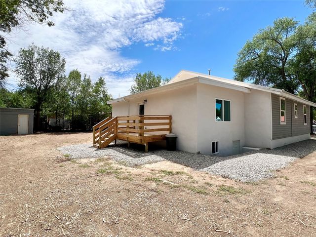 813 Sandy Lane, Espanola, NM 87532