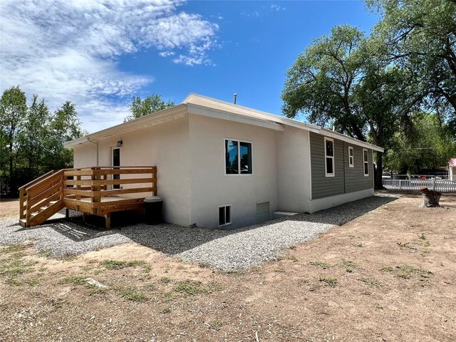 813 Sandy Lane, Espanola, NM 87532