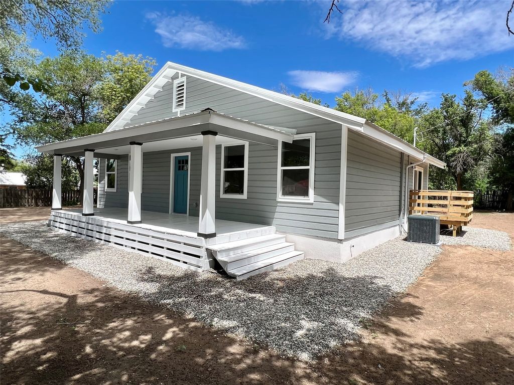 813 Sandy Lane, Espanola, NM 87532