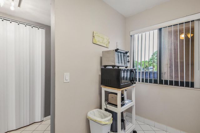4260 Deste Court 205, Lake Worth, FL 33467