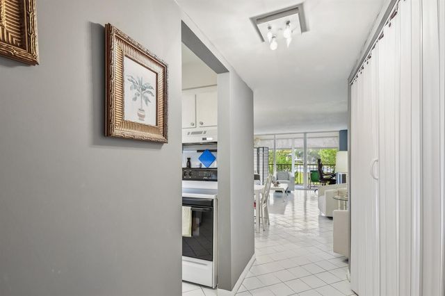 4260 Deste Court 205, Lake Worth, FL 33467