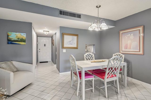 4260 Deste Court 205, Lake Worth, FL 33467