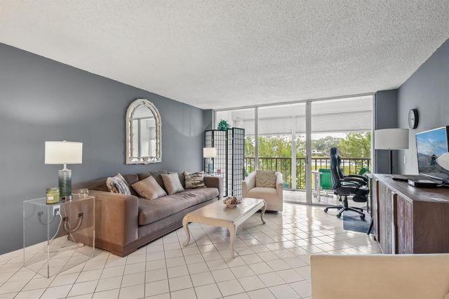 4260 Deste Court 205, Lake Worth, FL 33467