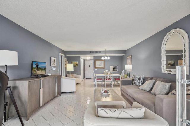 4260 Deste Court 205, Lake Worth, FL 33467