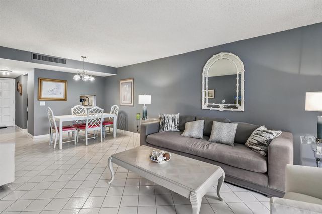 4260 Deste Court 205, Lake Worth, FL 33467