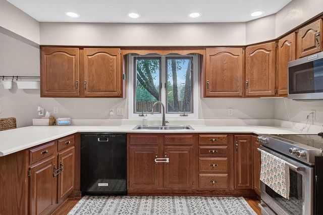 1001 W Blackhawk DRIVE, Fort Atkinson, WI 53538