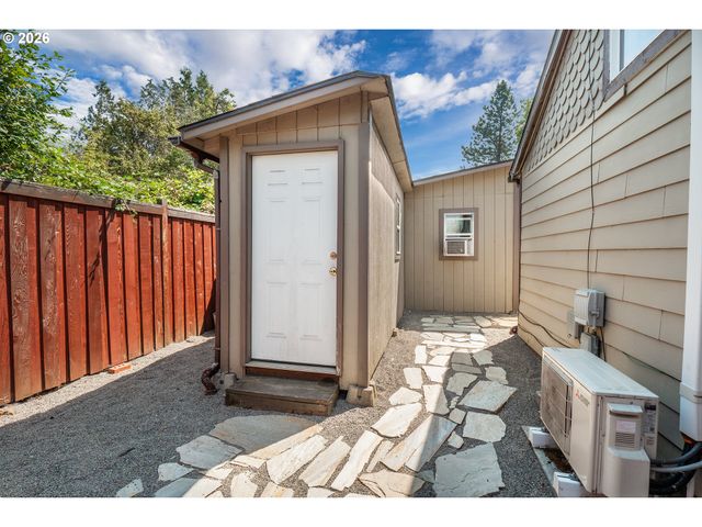 60 E 30TH Ave, Eugene, OR 97405