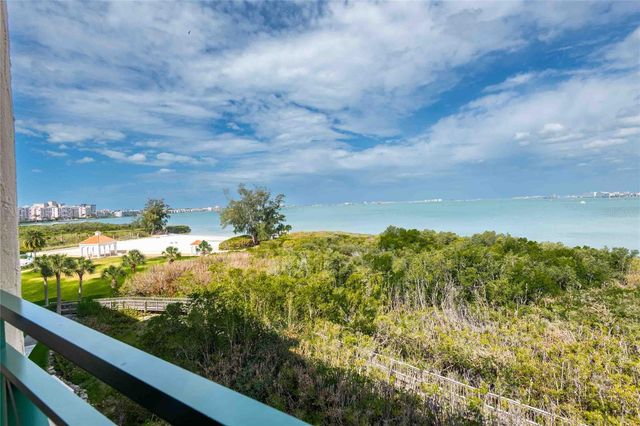 4737 DOLPHIN CAY LANE S 407, St Petersburg, FL 33711