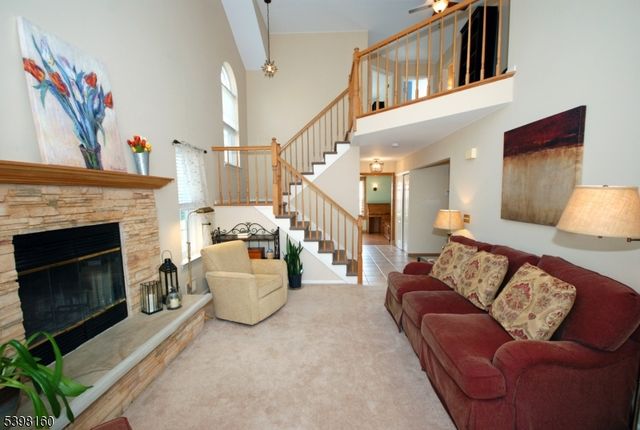 34 Iroquois Trl, Branchburg Twp., NJ 08876