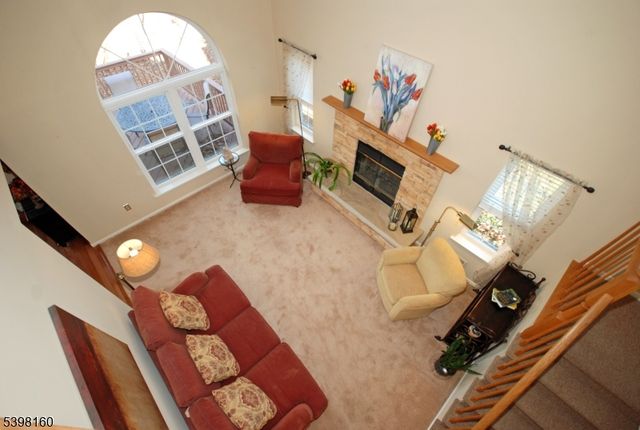 34 Iroquois Trl, Branchburg Twp., NJ 08876