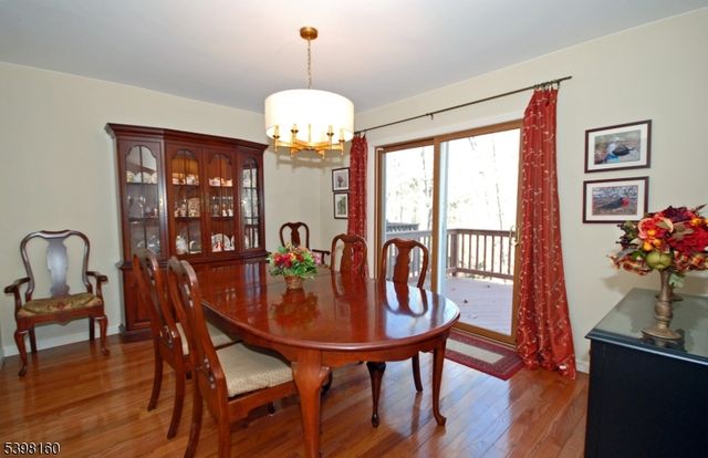 34 Iroquois Trl, Branchburg Twp., NJ 08876