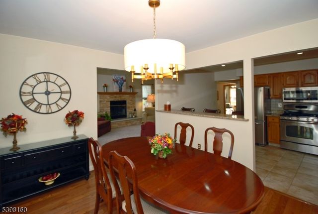 34 Iroquois Trl, Branchburg Twp., NJ 08876