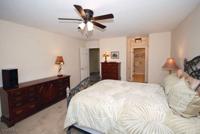 34 Iroquois Trl, Branchburg Twp., NJ 08876