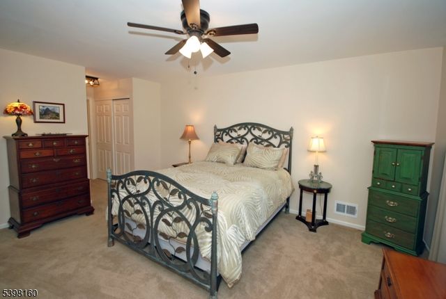 34 Iroquois Trl, Branchburg Twp., NJ 08876