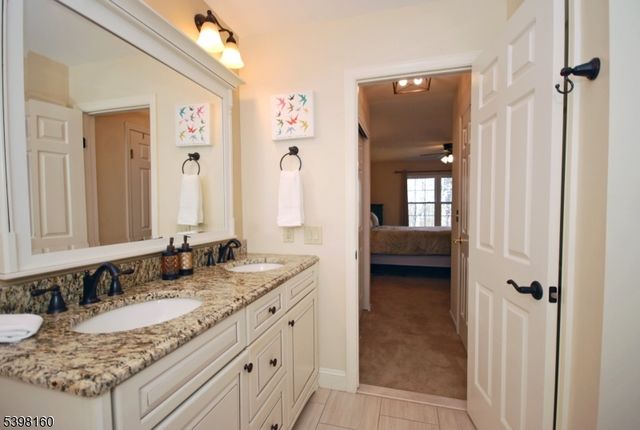 34 Iroquois Trl, Branchburg Twp., NJ 08876