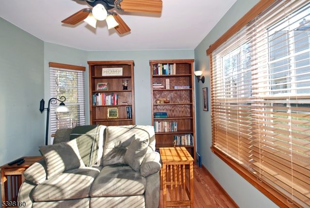 34 Iroquois Trl, Branchburg Twp., NJ 08876