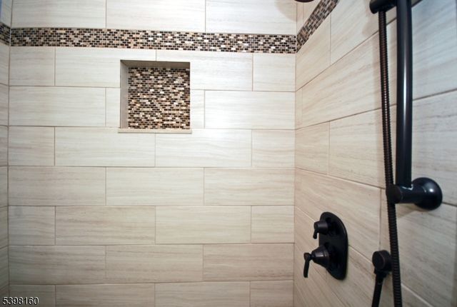 34 Iroquois Trl, Branchburg Twp., NJ 08876