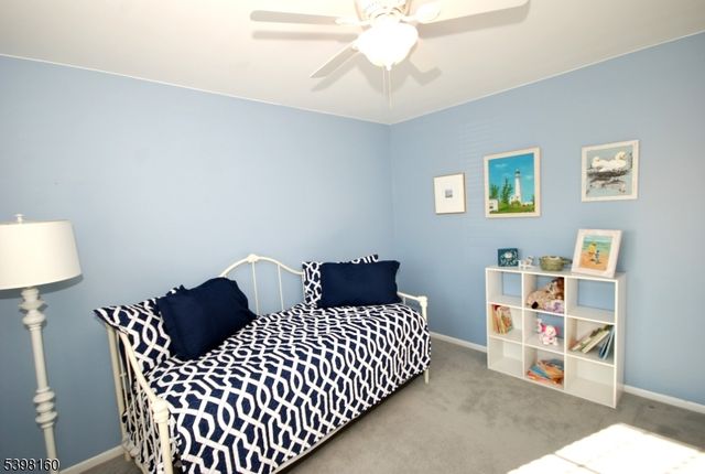 34 Iroquois Trl, Branchburg Twp., NJ 08876