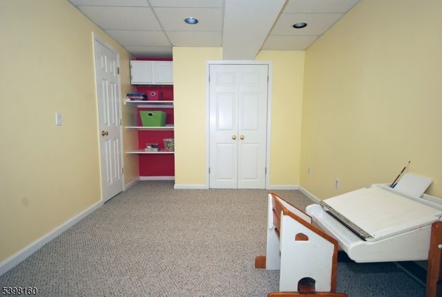 34 Iroquois Trl, Branchburg Twp., NJ 08876