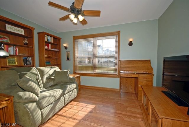 34 Iroquois Trl, Branchburg Twp., NJ 08876