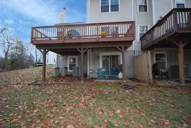 34 Iroquois Trl, Branchburg Twp., NJ 08876