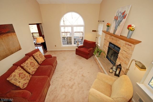 34 Iroquois Trl, Branchburg Twp., NJ 08876