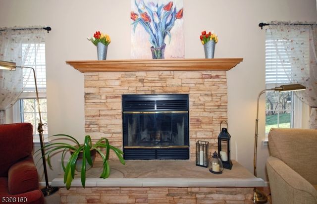 34 Iroquois Trl, Branchburg Twp., NJ 08876